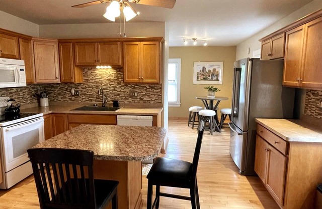 Park Avenue Residence - Historic 2-bed/2-bath