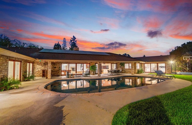 PARK LANE VILLA - BASKETBALL COURT - VIEWS-POOL