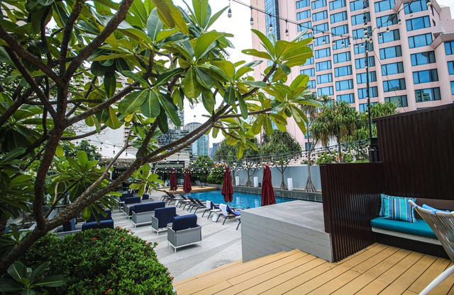 PARK PLAZA BANGKOK SOI 18