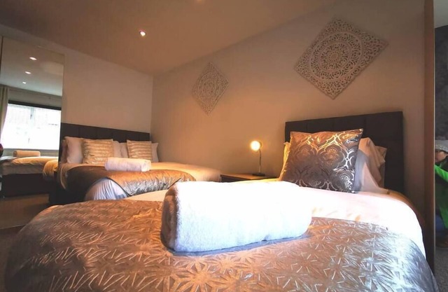 Parking, Garden, En-Suite & Tv's in all Rooms!