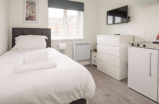 Pass the Keys | Compact 1 Bed Room with Bathroom and Kitchen
