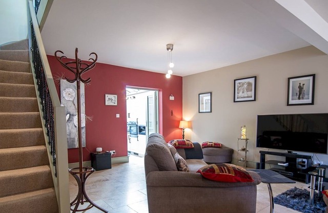 Pass the Keys | Elegant Home near Cotswolds