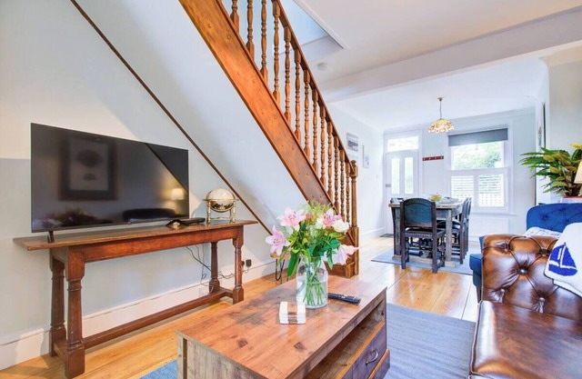 Pass the Keys | Stunning Cottage in the Heart of Old Leigh