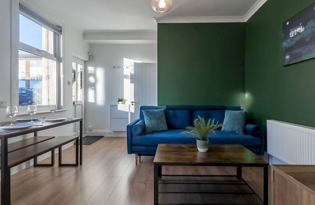 Pass the Keys | Comfortable flat in the heart of Leigh