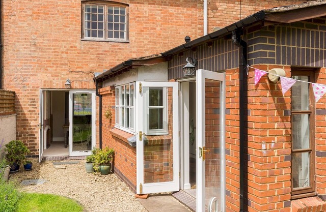 Pass the keys | Historic 2 Bed in Tiddington