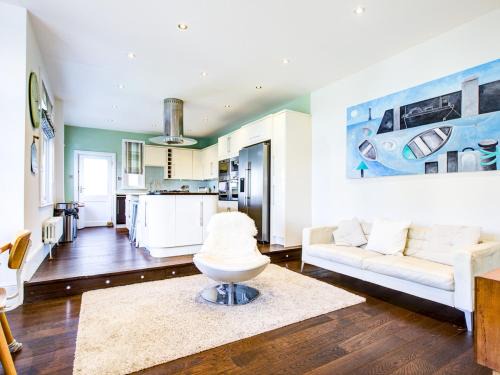 Pass the Keys Large house Leigh Sea views