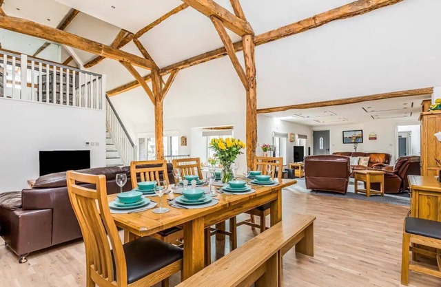 Pass the Keys | Large Thatched Barn near Bosham