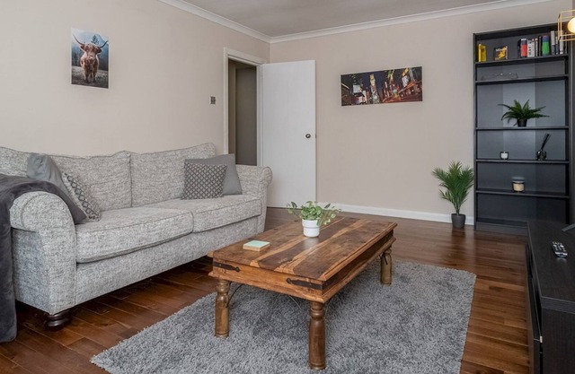 Pass the Keys | Modern Cosy Flat at JuniperGreen