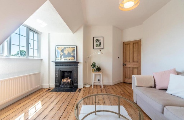 Pass the Keys Victorian Flat A Stones Throw From Hampton Court