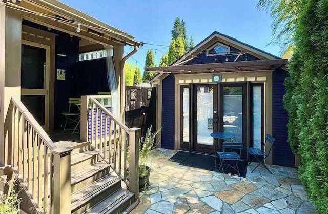 Patio Villa for 1-4 w/kitchens & gas firepit