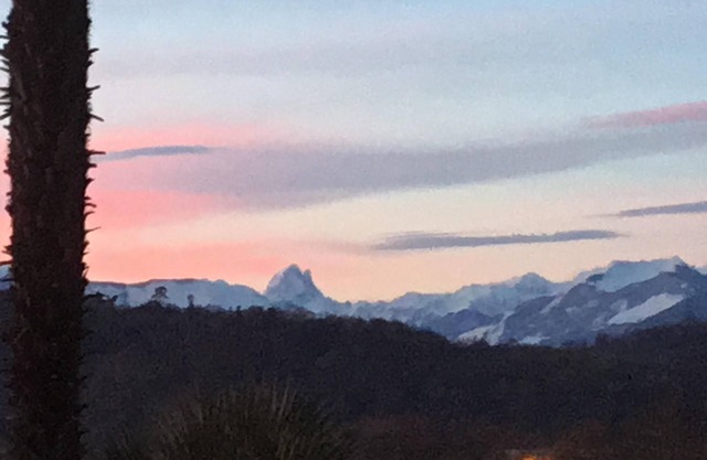 Pau facing the Pyrenees
