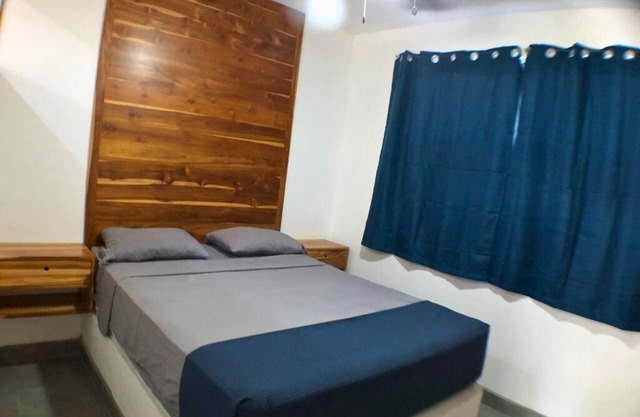 PAVONES Modern CONDO, Close2 SURF! AC WIFI HOT H2O