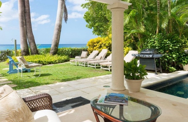 Paynes Bay Beachfront Location - Includes A Cook Service And Close To Amenities.