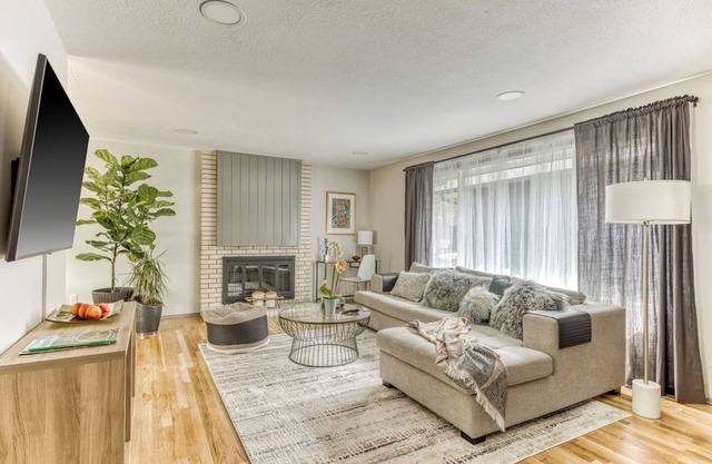 PDX Launching Pad - 2 bedroom house in a close-in, quiet Portland neighborhood