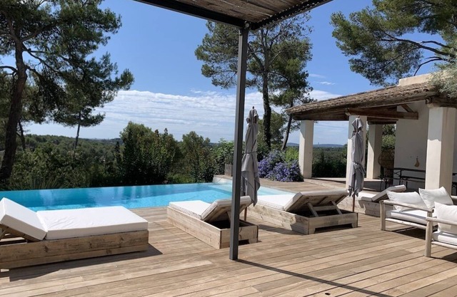 Peace and comfort in a green setting