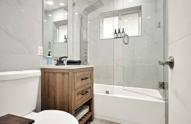 Peaceful 2BR Home w/King Bed. Near Trendy Areas!