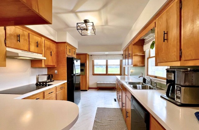 Peaceful 3-bedroom creek access house in Fort Valley with mountain views
