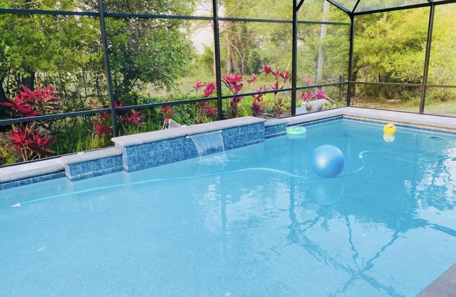 Peaceful 5-bedrooms house with pool!!