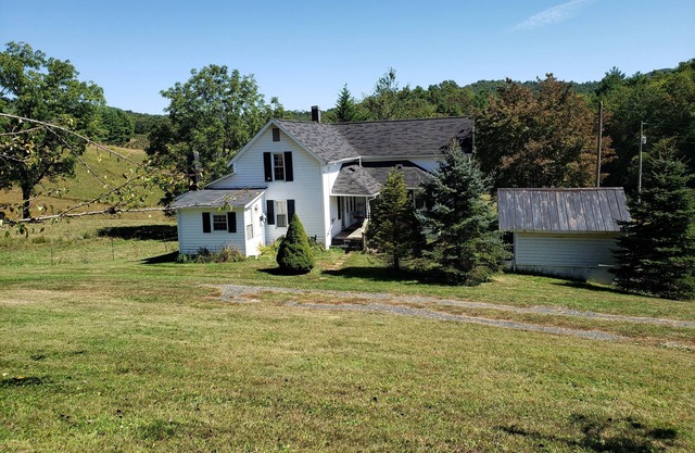 Peaceful and private in this 1922 authentic farmhouse.