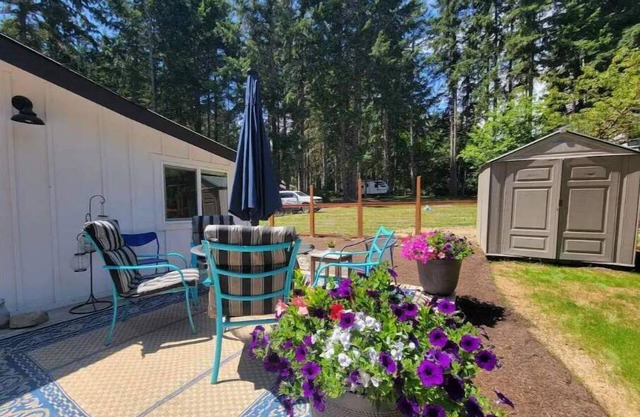 Peaceful Bainbridge Cabin