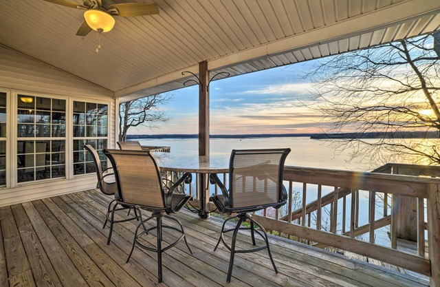 Peaceful Big Sandy Home w/Deck on Kentucky Lake!