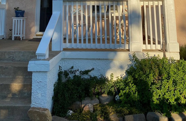Peaceful Bungalow Close to Everything!