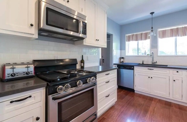 Peaceful Bungalow in Larchmont Village