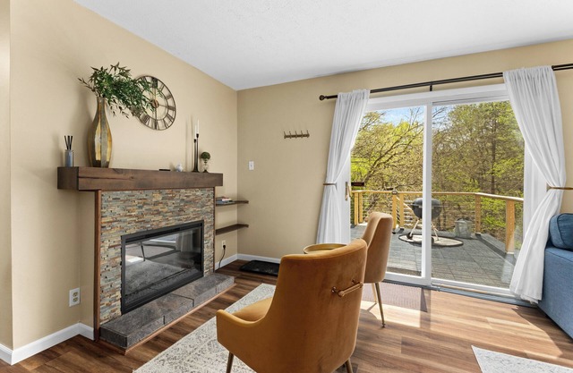 Peaceful Cottage in the Woods w/City Convenience