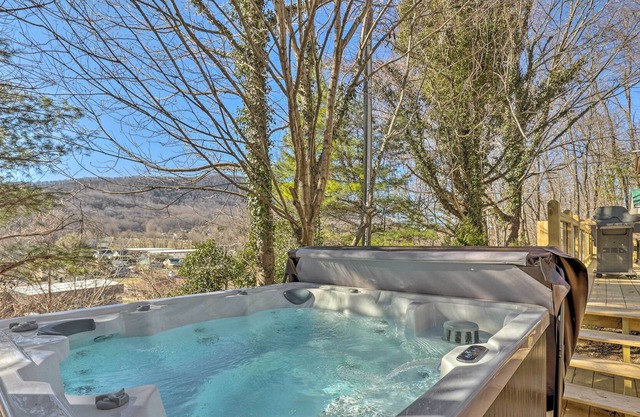 Peaceful Cottage w/ Views - Pets Welcome!