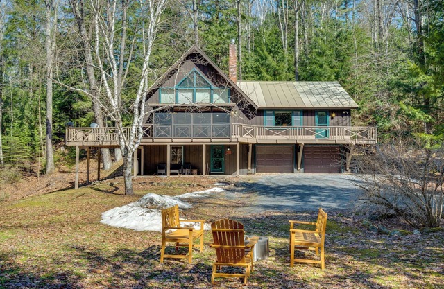 Peaceful Cottage w/Pond & Fire Pit in Haverhill