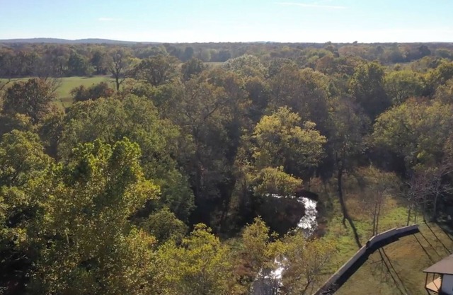 Peaceful creek-front cabin in the Ozark foothills, near historic Cherokee sites