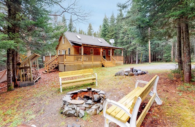 Peaceful Dog-Friendly Cabin with Large Yard, Deck, & Firepit - Close to the Lake