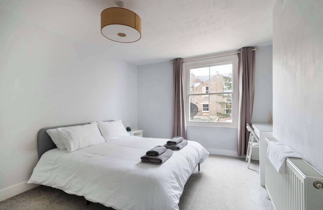 Peaceful Flat 1 minute from Clapham Junction station