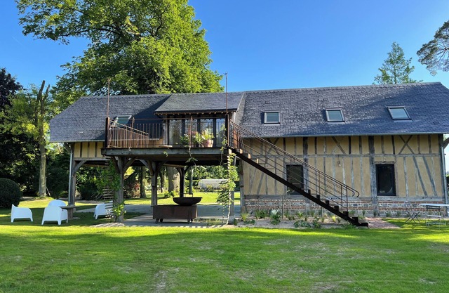Peaceful gite in the heart of nature with suspended terrace 15min from the sea.