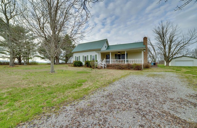 Peaceful Hazel Cottage w/Deck & Yard!