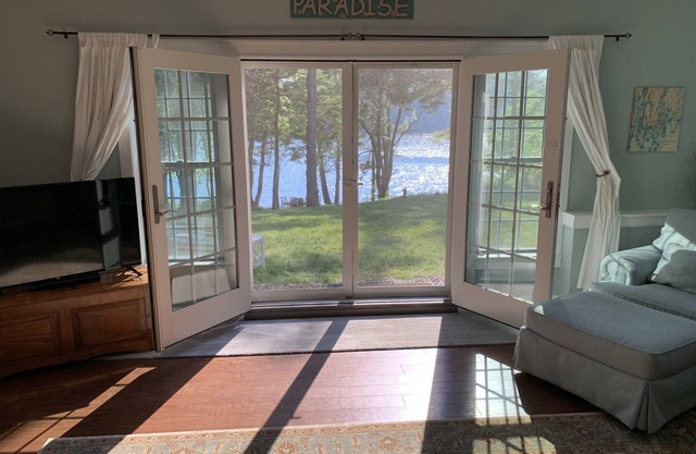 Peaceful Lake Waterfront! Automatic backup Generator! Full Kitchen! Heat & A/C