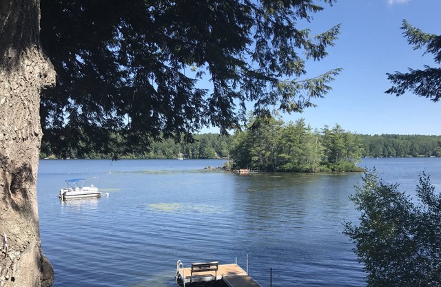 Peaceful Lakefront House on Beautiful Thompson Lake