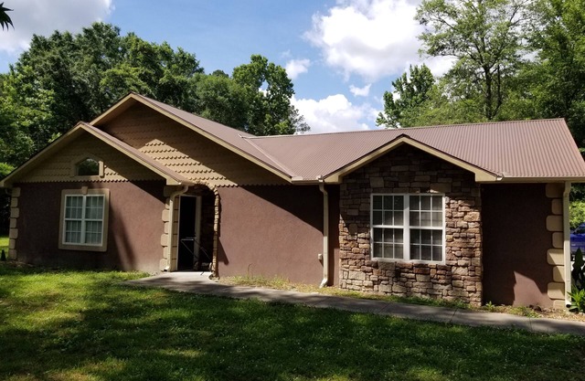 Peaceful living - Minutes from the studios/downtown Atlanta and is private