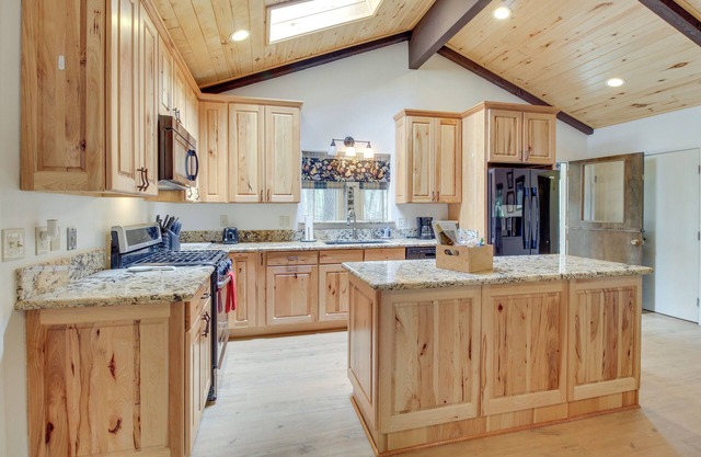 Peaceful Mountain Getaway in the Pines!