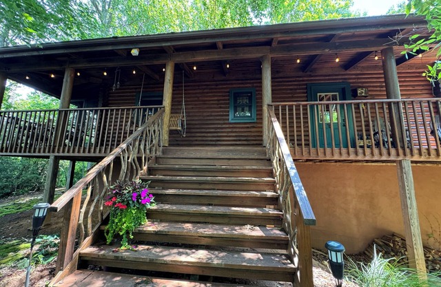 Peaceful Mtn Cabin for 6 private w/wifi & firepit