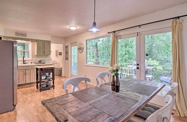 Peaceful Pisgah Forest Cottage w/Fire Pit!