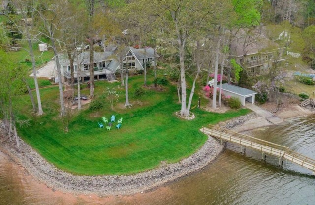 Peaceful Point Lodge by SoCharm | 180º Views of Lake Norman!