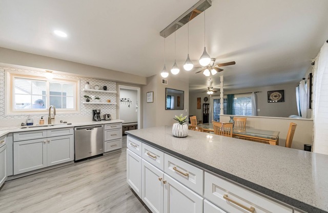 Peaceful, Remodeled, 3Bdrm/2Ba Santa Clarita Home