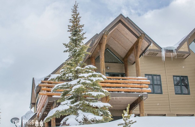 Peaceful Ski In/Out Home | Private Hot Tub | Grill| 7 Min Drive to Resort