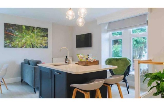 Peak District, Hillside Retreat, panoramic views, Nr Bakewell & Chatsworth