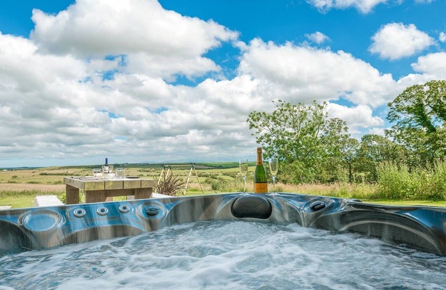 Peak Farmhouse - Luxury Cottages