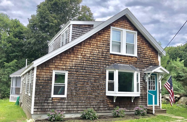 Peaks Island Peak-A-Blue Cottage sleeps 8