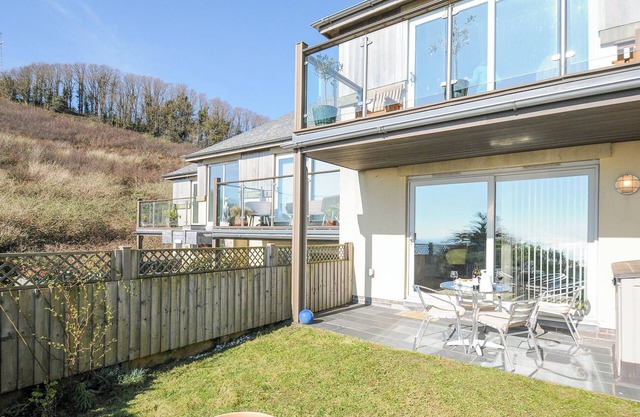 PEBBLES, country holiday cottage, with a garden in Downderry
