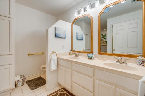 Pecan Creek Haus Lake LBJ Retreat with Boat Dock!