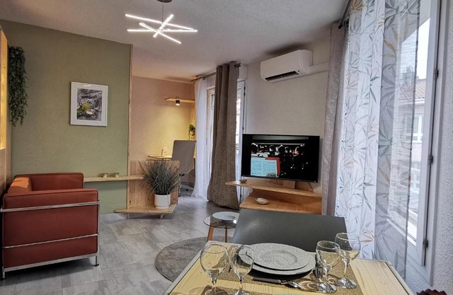 PEGASE - Appartement chaleureux avec pkg privé.